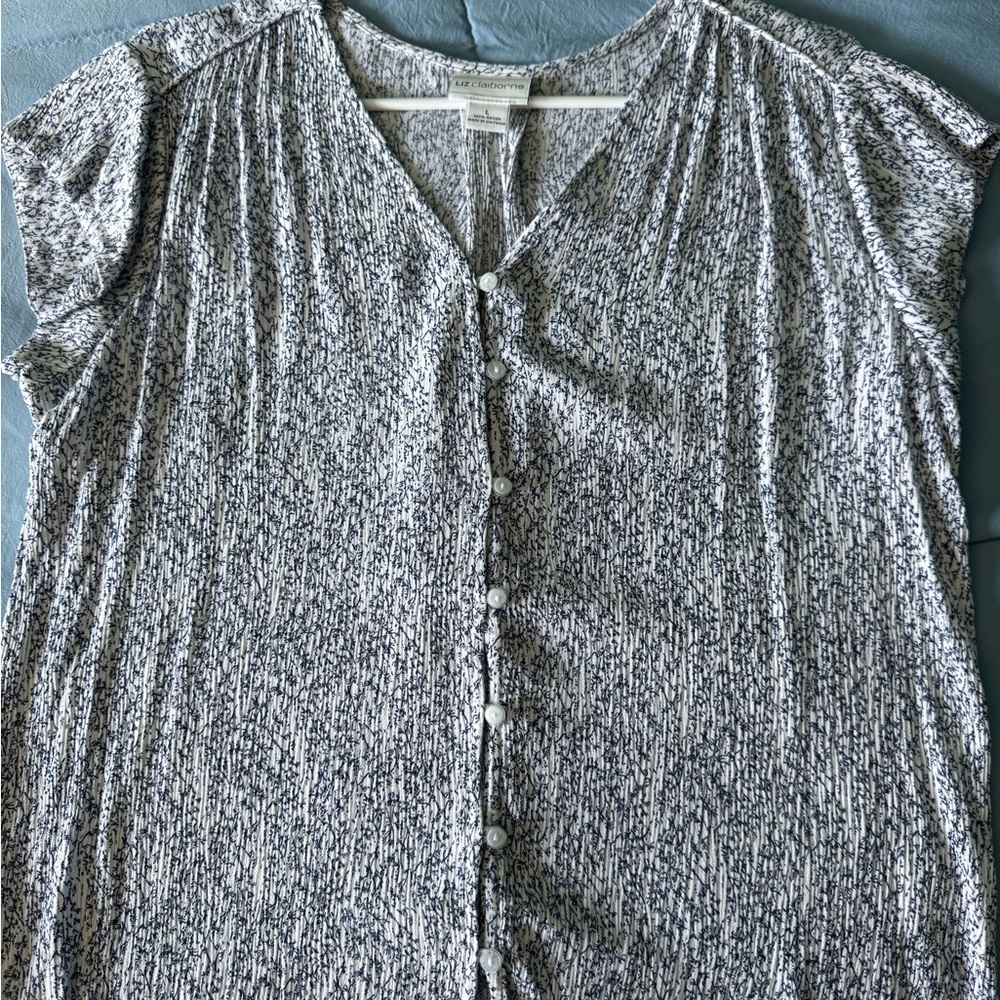 Liz Claiborne women’s button up blouse